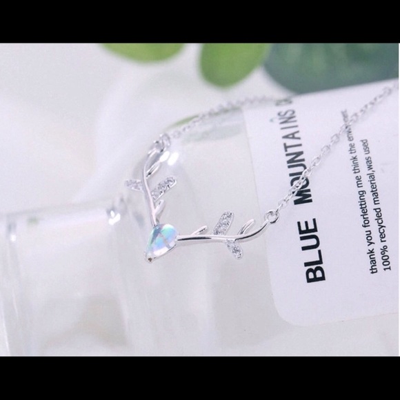 🌷 STERLING SILVER (925) CRYSTAL ANTLER NECKLACE - Picture 3 of 6